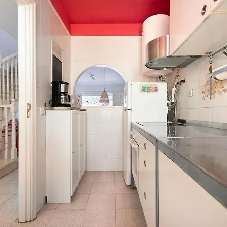 Holiday home Lovely 2-bed House With Pool And Sea-view *