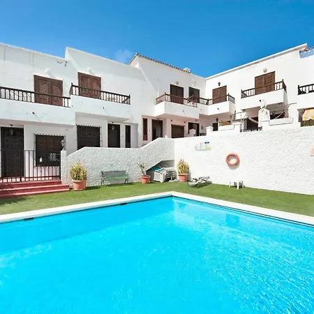 Lovely 2-bed House With Pool And Sea-view Holiday home Chayofa