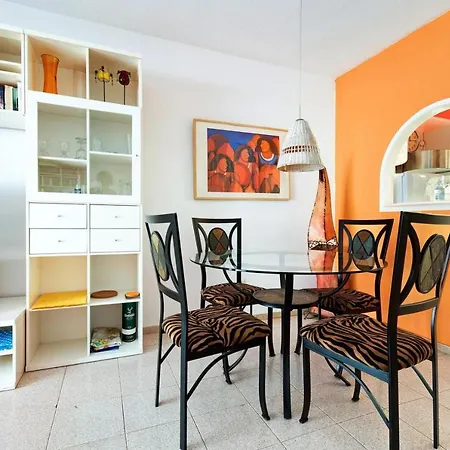 Lovely 2-bed House With Pool And Sea-view *