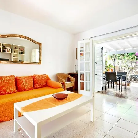 Lovely 2-bed House With Pool And Sea-view Holiday home