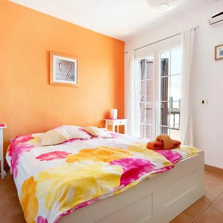 Holiday home Lovely 2-bed House With Pool And Sea-view