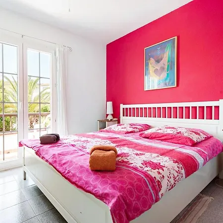Holiday home Lovely 2-bed House With Pool And Sea-view *