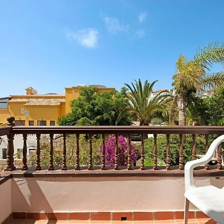 Lovely 2-bed House With Pool And Sea-view Holiday home
