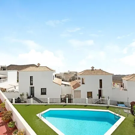 Lovely 2-bed House With Pool And Sea-view Holiday home Chayofa